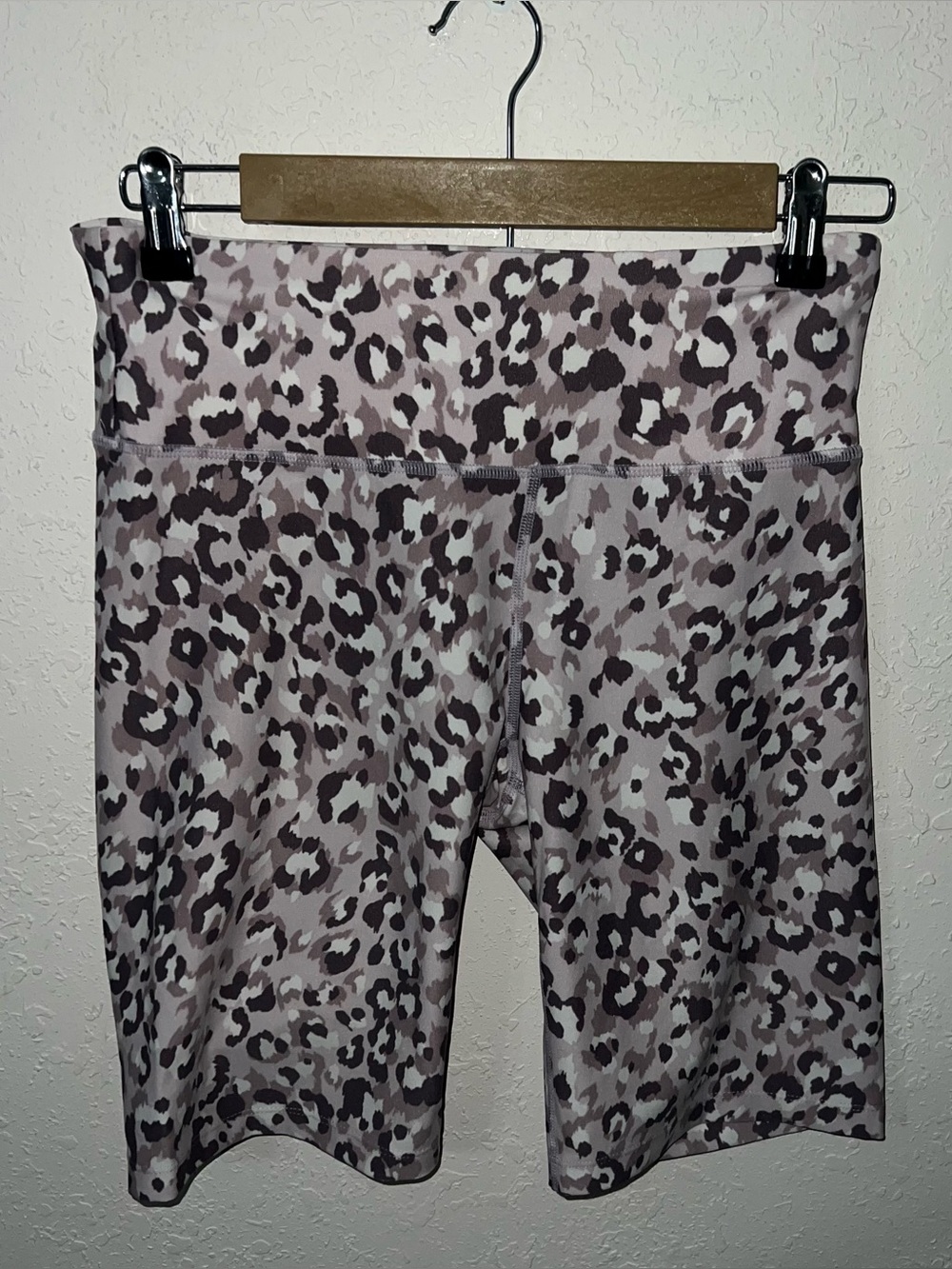 Calvin Klein Performance Leopard Print Athletic Bike Short Tights Size Medium.